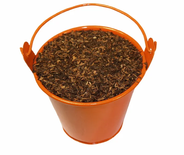 Black tea in metal bucket isolated on white — Stock Photo, Image