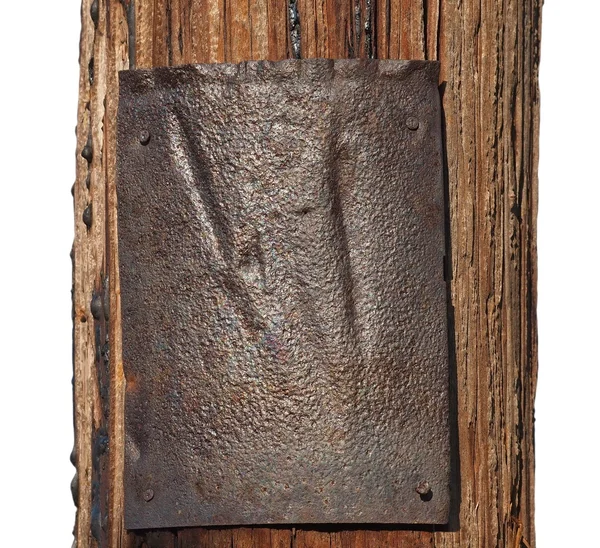 Placa de metal rústico no poste do telefone isolado no fundo branco, textura — Fotografia de Stock
