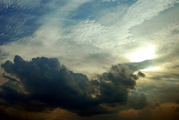 Nuvem escura — Fotografia de Stock