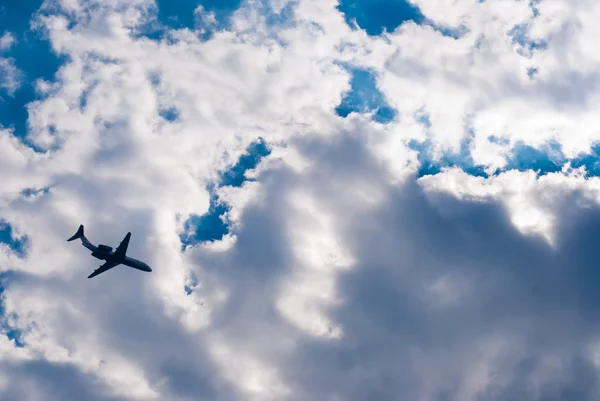 Літак в небі — стокове фото