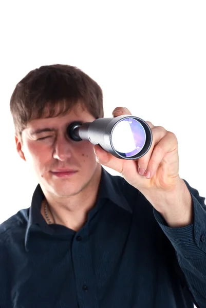 Uomo che guarda attraverso un telescopio — Foto Stock