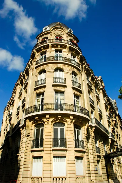 Vakkert hus i Paris – stockfoto