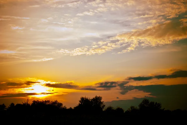 Puesta de sol detrás de una nube — Foto de Stock