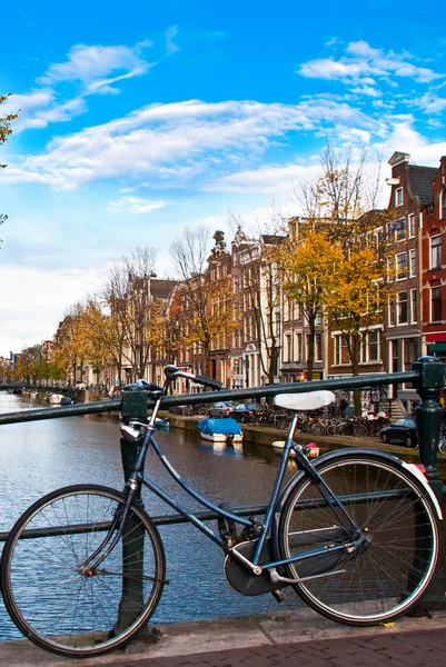 Fahrrad in amsterdam — Stockfoto
