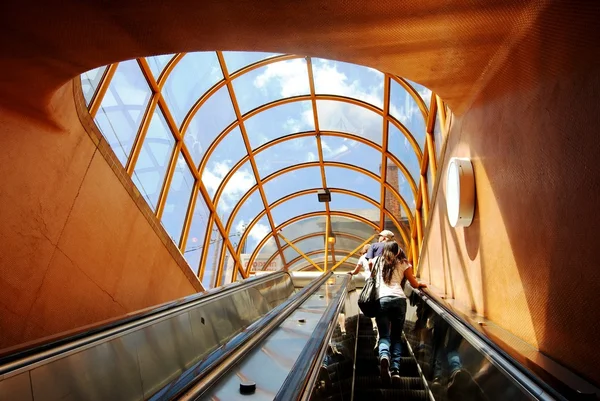 Станция метро Escalator в Торонто, Канада Стоковое Фото