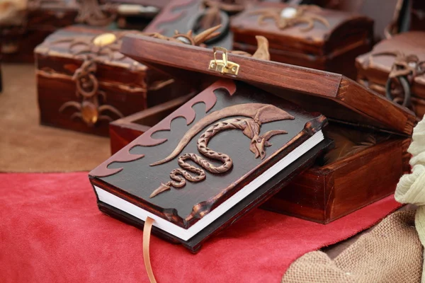 Vyrobené kožené středověký deník — Stock fotografie