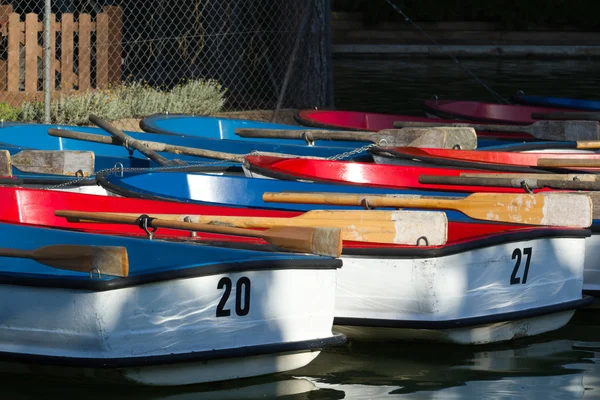 Barcos em um parque — Fotografia de Stock