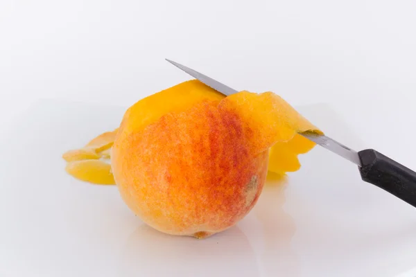 Peeling a peach — Stock Photo, Image