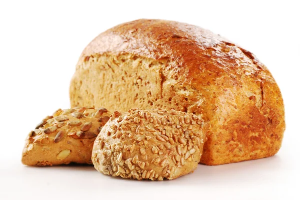 Composição com pão e rolos isolados sobre branco — Fotografia de Stock