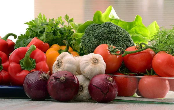 Composición con variedad de verduras crudas — Foto de Stock