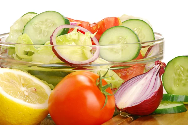 Состав из овощного салата и ингредиентов для салата — стоковое фото