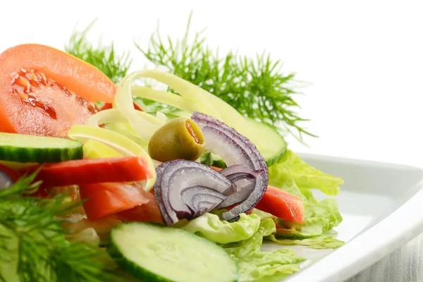 Composição com salada vegetal com azeitonas — Fotografia de Stock