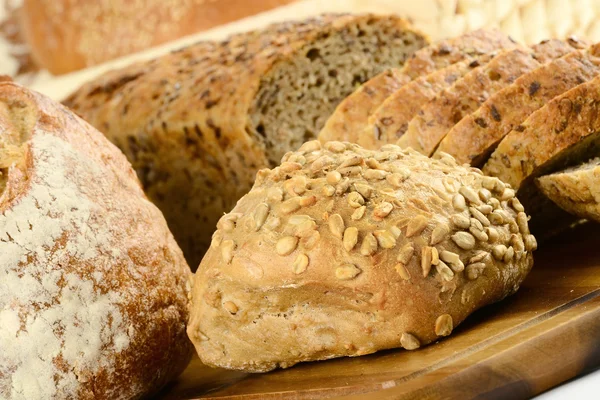 Komposisi dengan roti dan roti gulung — Stok Foto