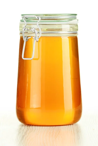 Grote pot met honing geïsoleerd op wit — Stockfoto