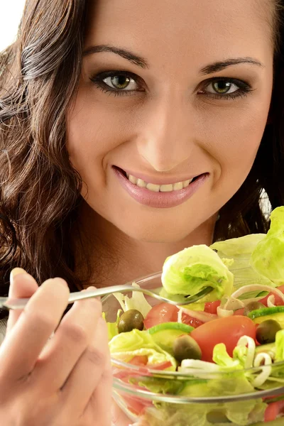 Mujer joven con ensaladera de verduras — Foto de Stock