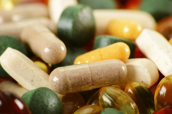 Összetétel étrend-kiegészítő kapszulákkal és tablettákkal — Stock Fotó