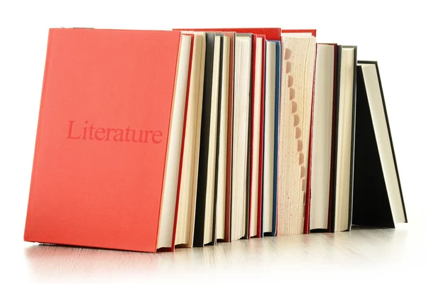 Composición con pila de libros aislados en blanco — Foto de Stock