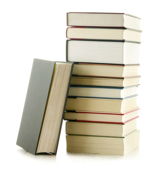 Composición con pila de libros aislados en blanco — Foto de Stock