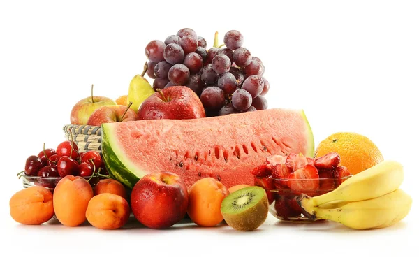 Composição com frutos isolados em branco — Fotografia de Stock