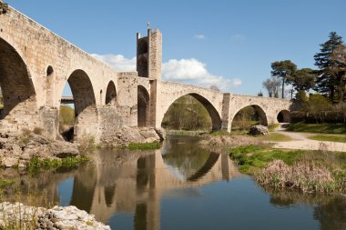 Besalu.