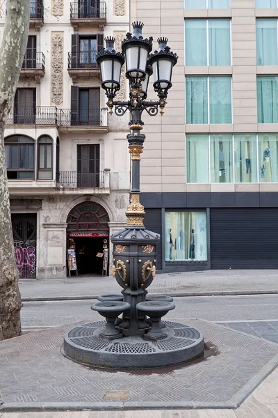 Barcelona Spanje fontein dakgoten — Stockfoto