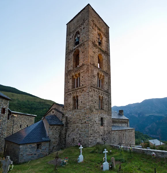 ロマネスク様式の教会のサンタ エウラリア ・ デ ・ erill ラ バル、カタルーニャ、スペイン — ストック写真