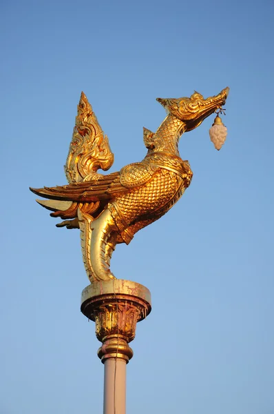 Lámpara de luz estilo tailandés Garuda — Foto de Stock