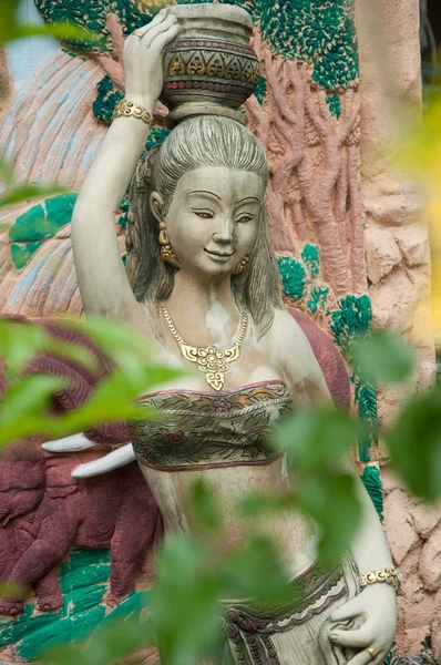Mulher tailandesa estátua — Fotografia de Stock