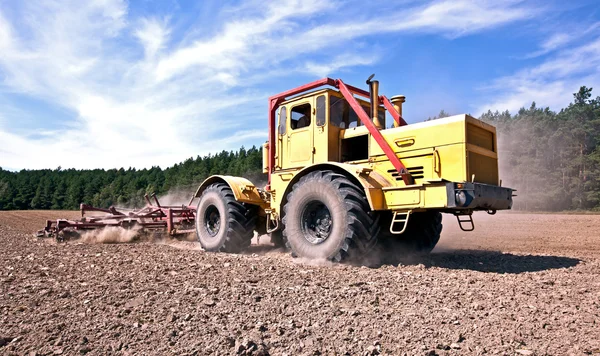 Traktor på jobbet — Stockfoto