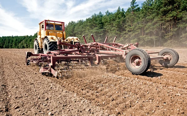 Prepare a field for planting — Stock Photo, Image