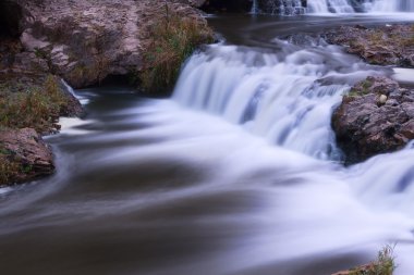 ipeksi su Nehri üzerinde.