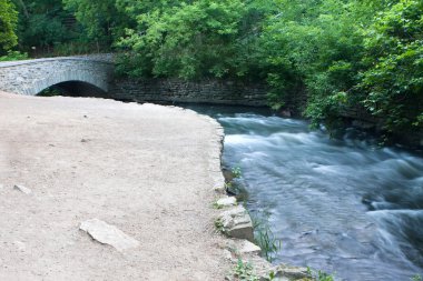 serin çalışan akış