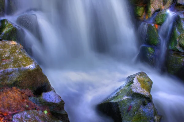 Красивый водопад в hdr — стоковое фото