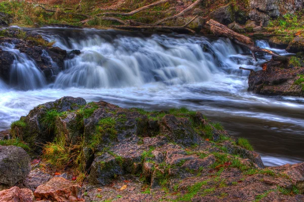 Güzel nehir şelale — Stok fotoğraf