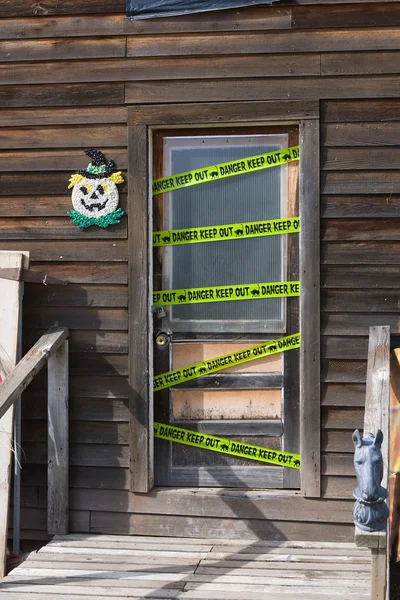 Nebezpečí páska na strašidelný dům — Stock fotografie