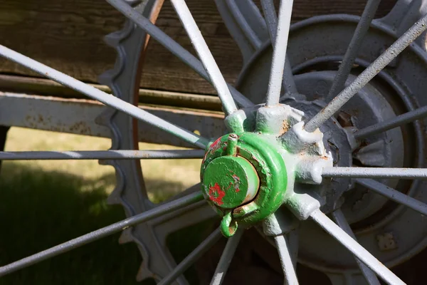 오래 된 spoked 수레 바퀴 — 스톡 사진