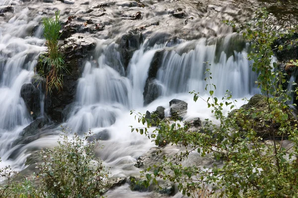 Silkeslen vattenfall — Stockfoto