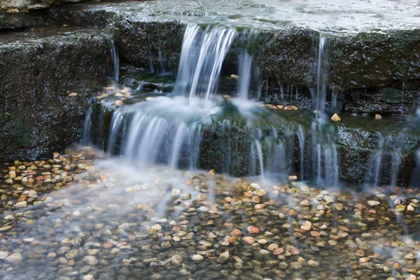 Bela cachoeira em cascata — Fotografia de Stock