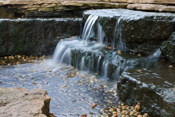 Krásné kaskádové vodopád. — Stock fotografie