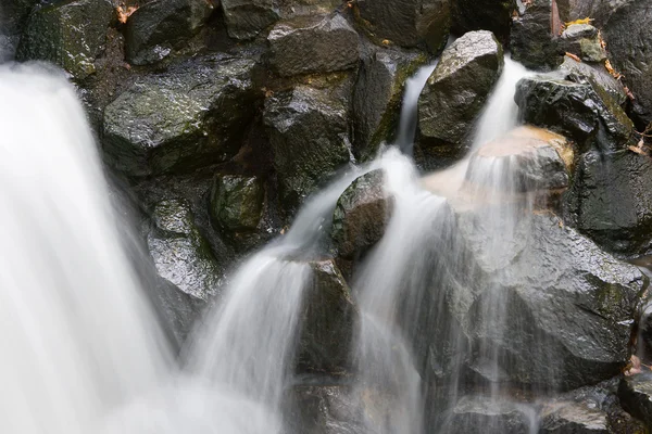 Гладкий водопад — стоковое фото