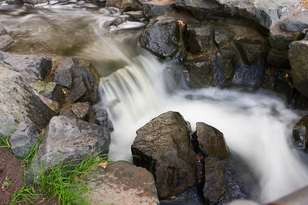 Glad creek water — Stockfoto