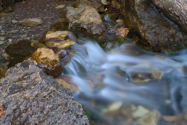 Cachoeira no rio — Fotografia de Stock