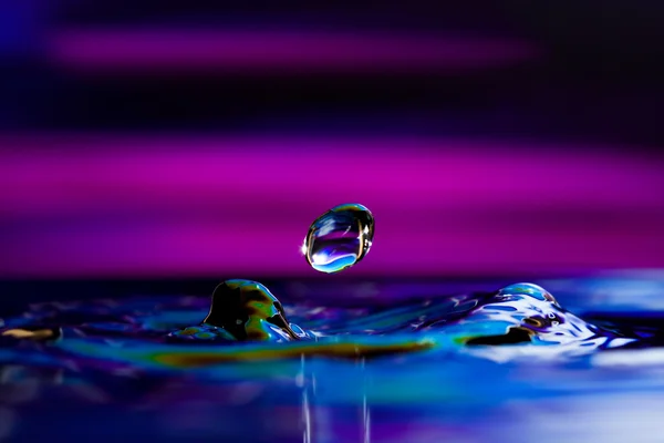 Coloridas y creativas creaciones de gota de agua — Foto de Stock