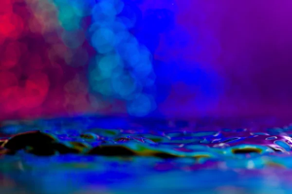 Creazioni di gocce d'acqua colorate e creative — Foto Stock
