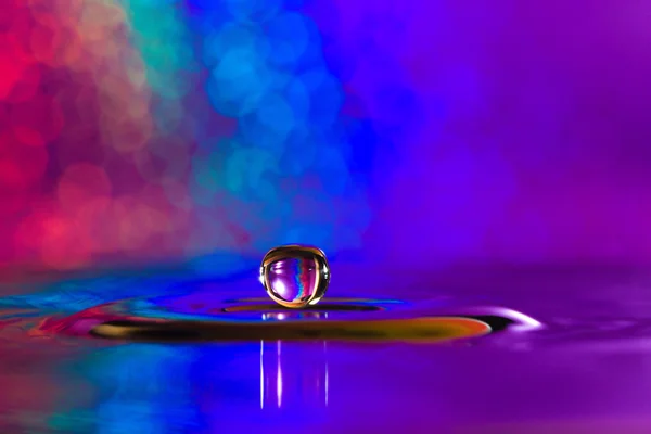 Renkli ve yaratıcı su damla kreasyonlar — Stok fotoğraf