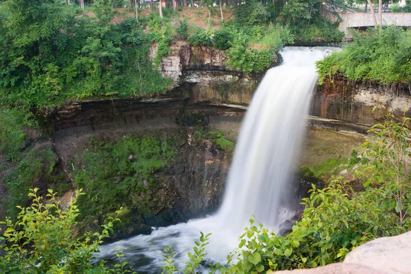 Мирный водопад — стоковое фото