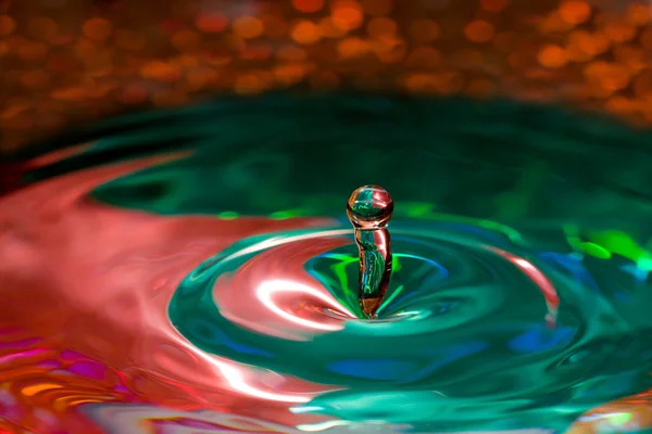 Скульптура капли воды — стоковое фото