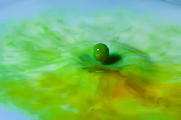 Green Water Drop Sculpture — Stock Photo, Image