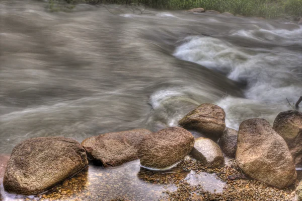 Rocky river rapids i hdr — Stockfoto