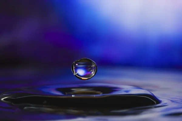 Kleurrijke water drop creaties — Stockfoto